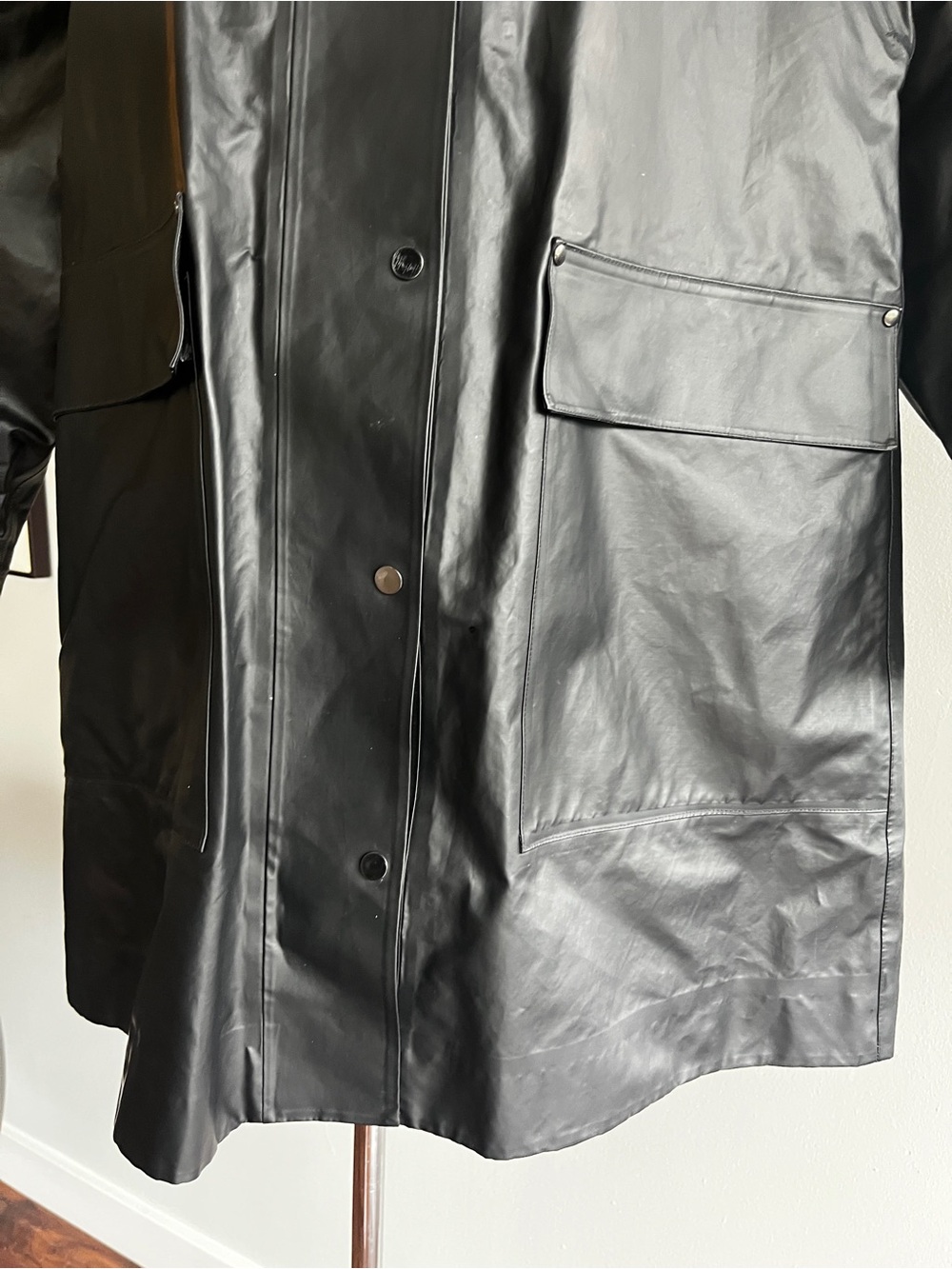 Lululemon Into The Drizzle Rain Jacket in black (6) - Picture 8 of 9